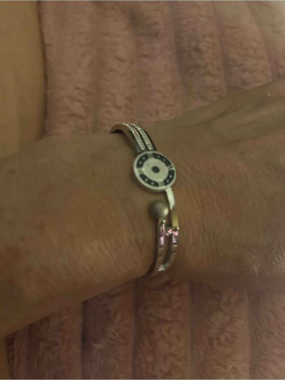 Silver-Tone Decorative Dial Women's Bracelet - Unbranded